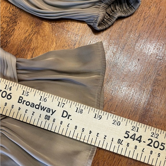 Joie Corset ruched back light brown tan blouse size small - Picture 5 of 7